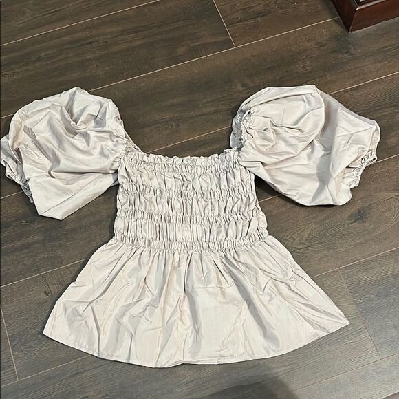 NWT Vine & Love Bubble Sleeve Smocked Top - Size Small - Picture 1 of 7